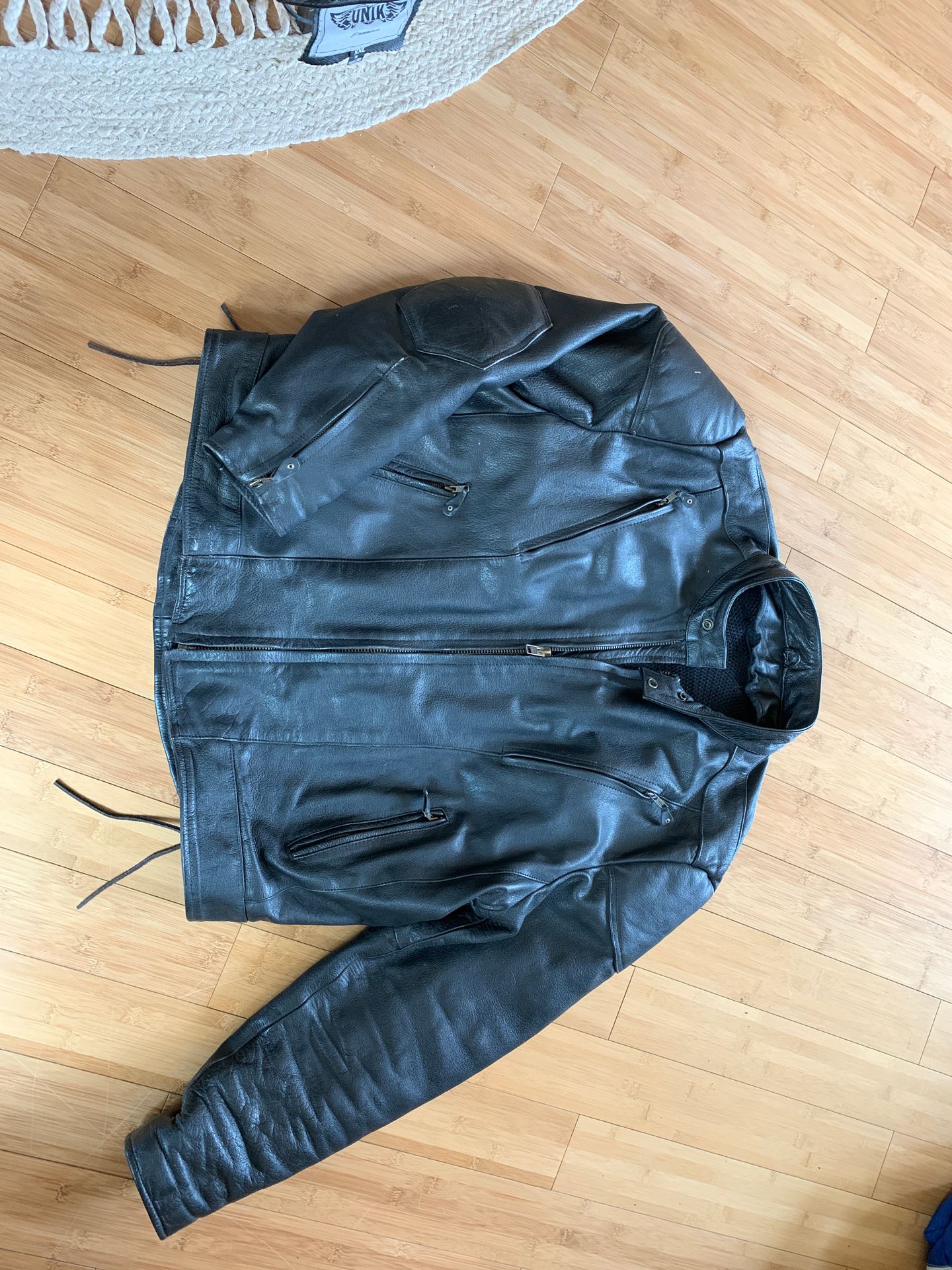 Motorcycle leather jacket. Men’s XXL.