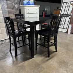 Dinning Table And Chairs $180