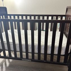 Graco Wooden Crib For Sale With Mattress
