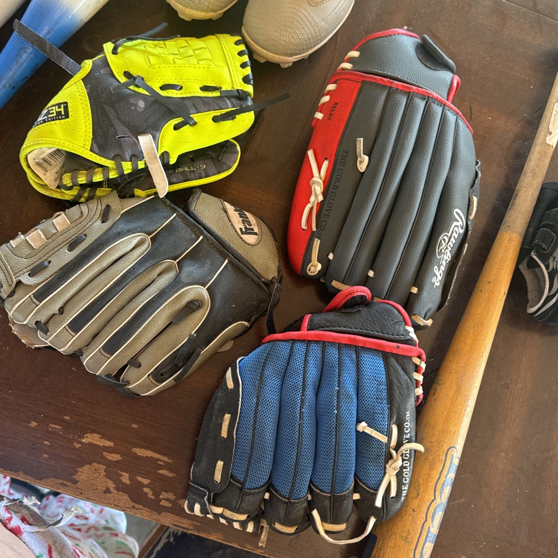 Baseball Gloves 