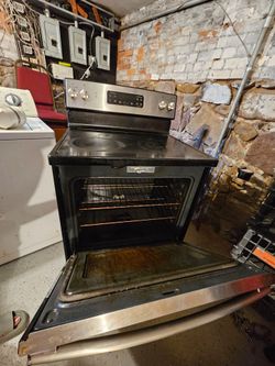 GE Electric Stove