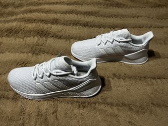 Menโs Adidas Questar Flow NXT Shoes