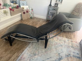 Black Leather Chaise Lounge