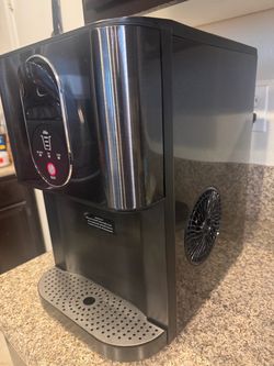 Countertops Ice Maker (Like New Condition)