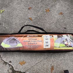 Ozark trail running gear. Instant dome tent for 4 people, 2.74 m x 2.13 m. -9 ft x 7ft