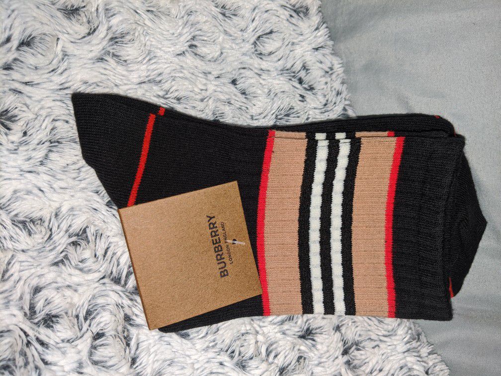 New Burberry Icon Stripe Intarsia Socks (Black) LG