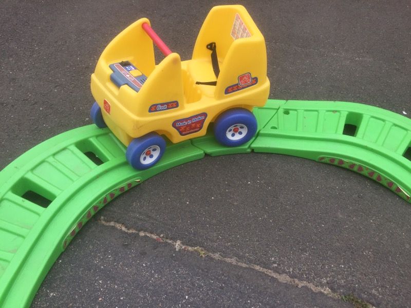 Step 2 6V Music in Motion Roller Coaster