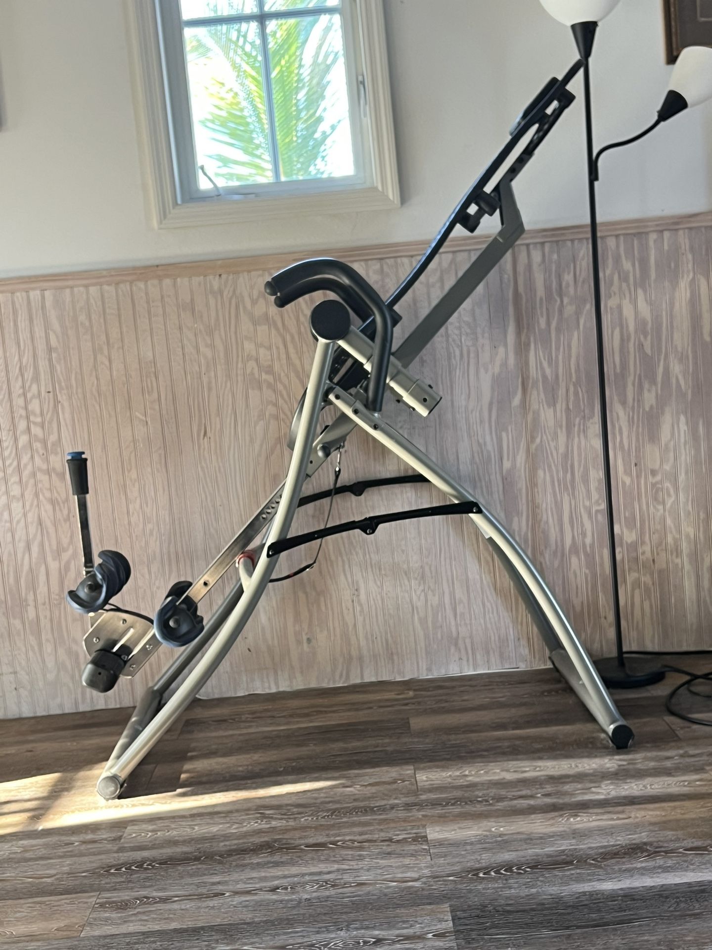 TEETER HANGUP INVERSION TABLE