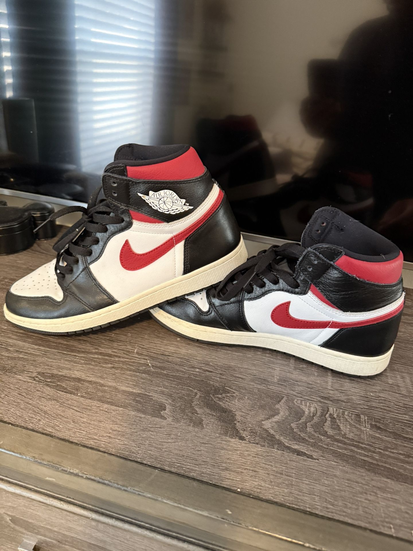 High Jordan 1 Red/white/black