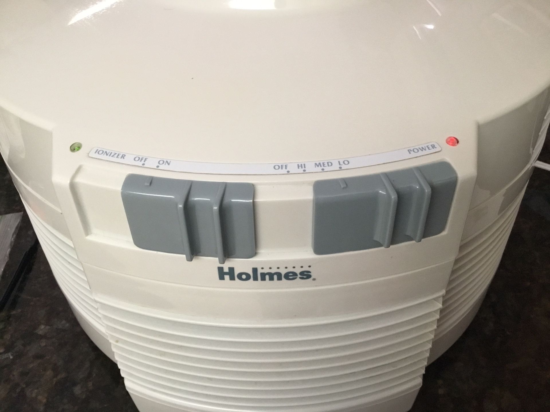 Holmes, Model HAP-291, Hepa Air Purifier Cleaner Multi Stage Filtration With Ionizer with like new filter. Unit measurements , 15” Diameter X 9” Tal