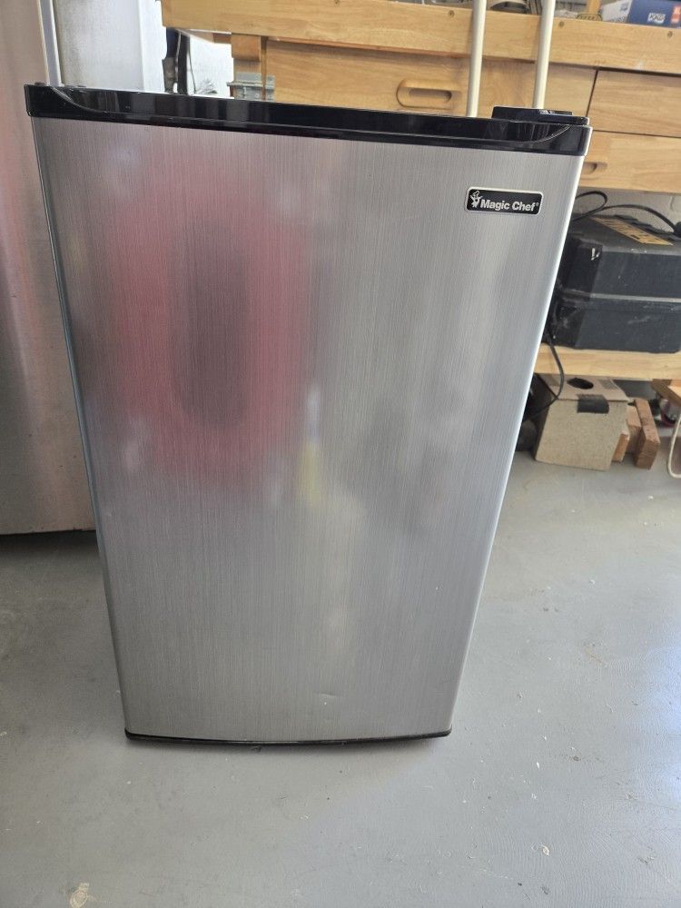 Magic Chef Mini Fridge