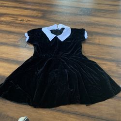 Wednesday Adams costume youth large Includes Wig