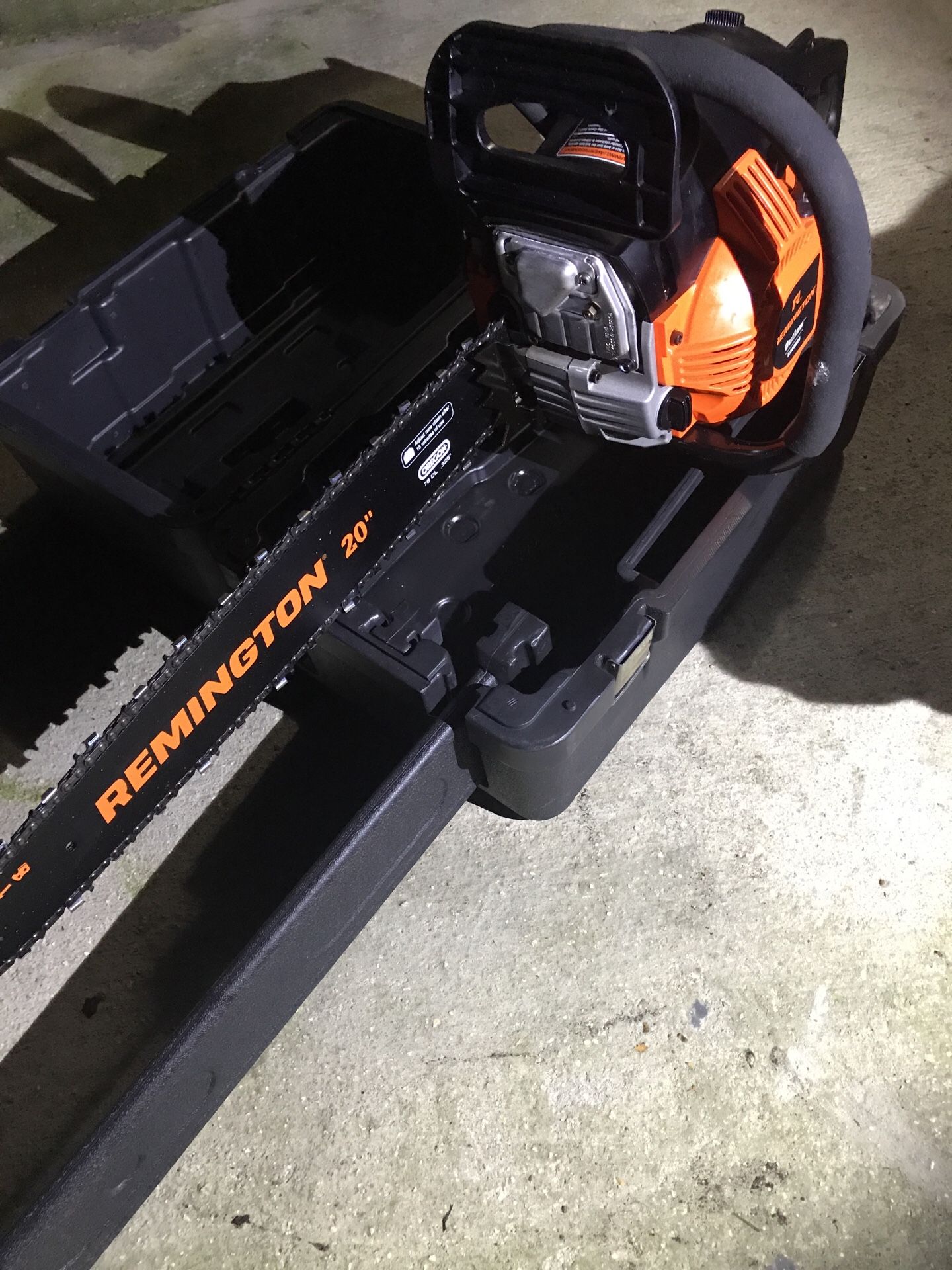 Remington 46-cc 2-cycle 20-in Gas Chainsaw with Case