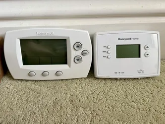 Honeywell Home TH6110D1021 FocusPRO 6000/Honey Home RTH2300B103B Bundle