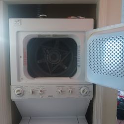 Kenmore white Stackable Washer And Dryer 