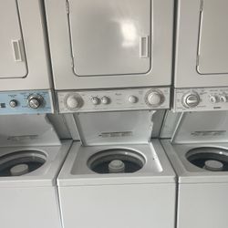 Whirlpool Washer and Dryer Center Stackable Set 