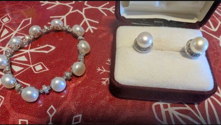 Pearl and Diamond Bracelet and Earrings | 14K White Gold