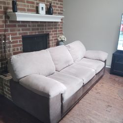 Wow that's a Beautiful Living room set