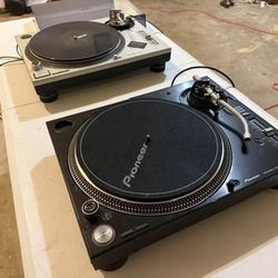 Pioneer 1000 x Technics 1200 Turntables – (pair)
