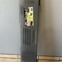 Hard Plastic Arrow Case With 18 Arrows