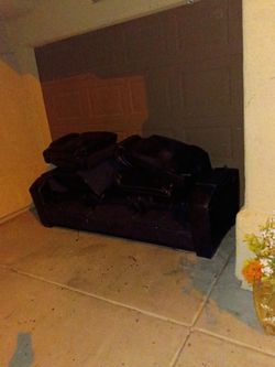 Electrical leather couch no marks