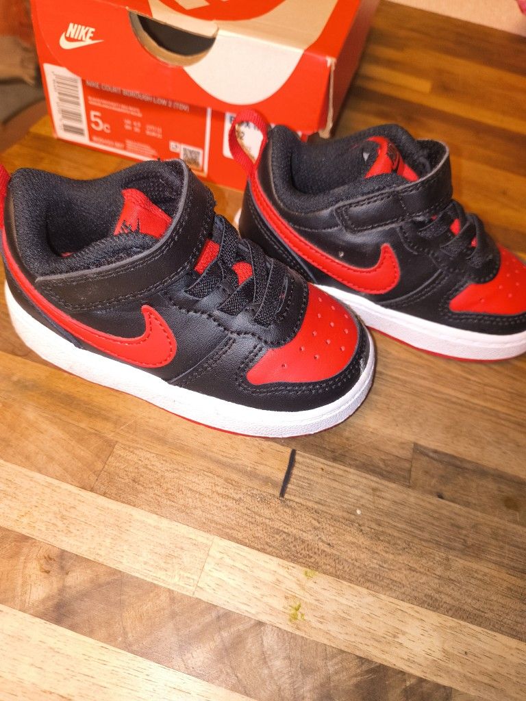 Nike Court Borough Low 2... Size 5c