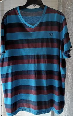 American eagle outfitters v neck t-shirt . XXL