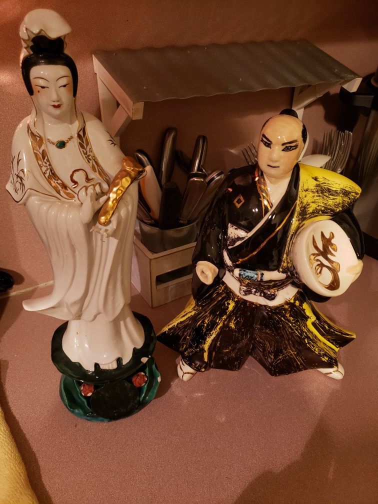 Set of Chinese figurines