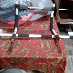Exercise Pull Up Bar $10