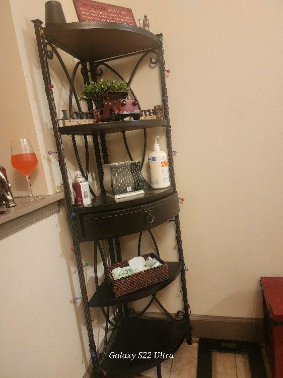Corner  Shelf