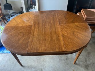 Free dining room table