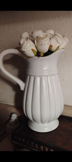 $30 NEW BEAUTIFUL VASE PITCHER WITH FLOWERS 🌹 NEW SHABBY CHIC
