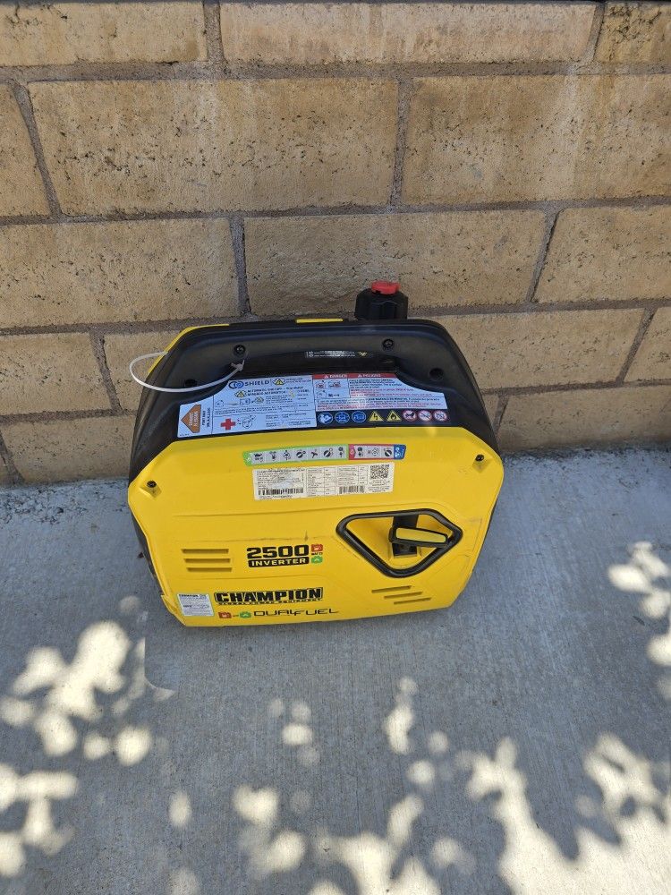 2500-watt Ultra-light Gasoline And Propane Powered Dual Fuel Inverter Generator