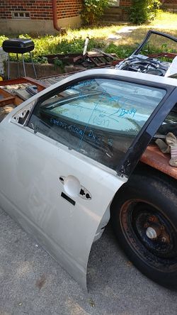 08 ford escape front door (L)