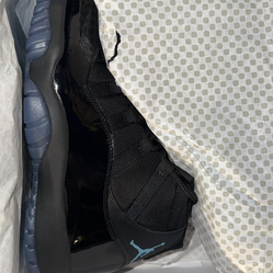 Jordan gama size 11  and jacket new xl