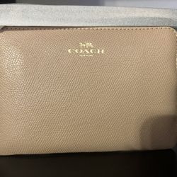 Coach Wallet (light Brown)