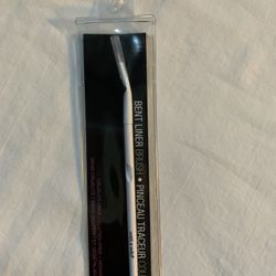 1X Wet n Wild Bent Liner Brush C783B Ergonomic Makeup Eye Lip Define