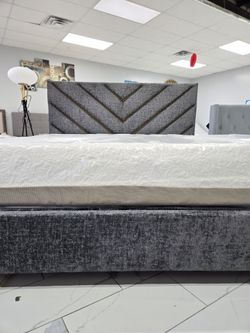 King sizes bed with mattress