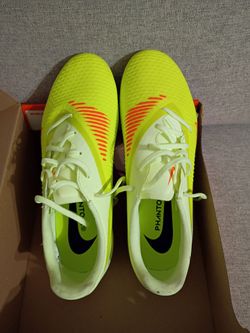 Nike Phantom Soccer Cleats