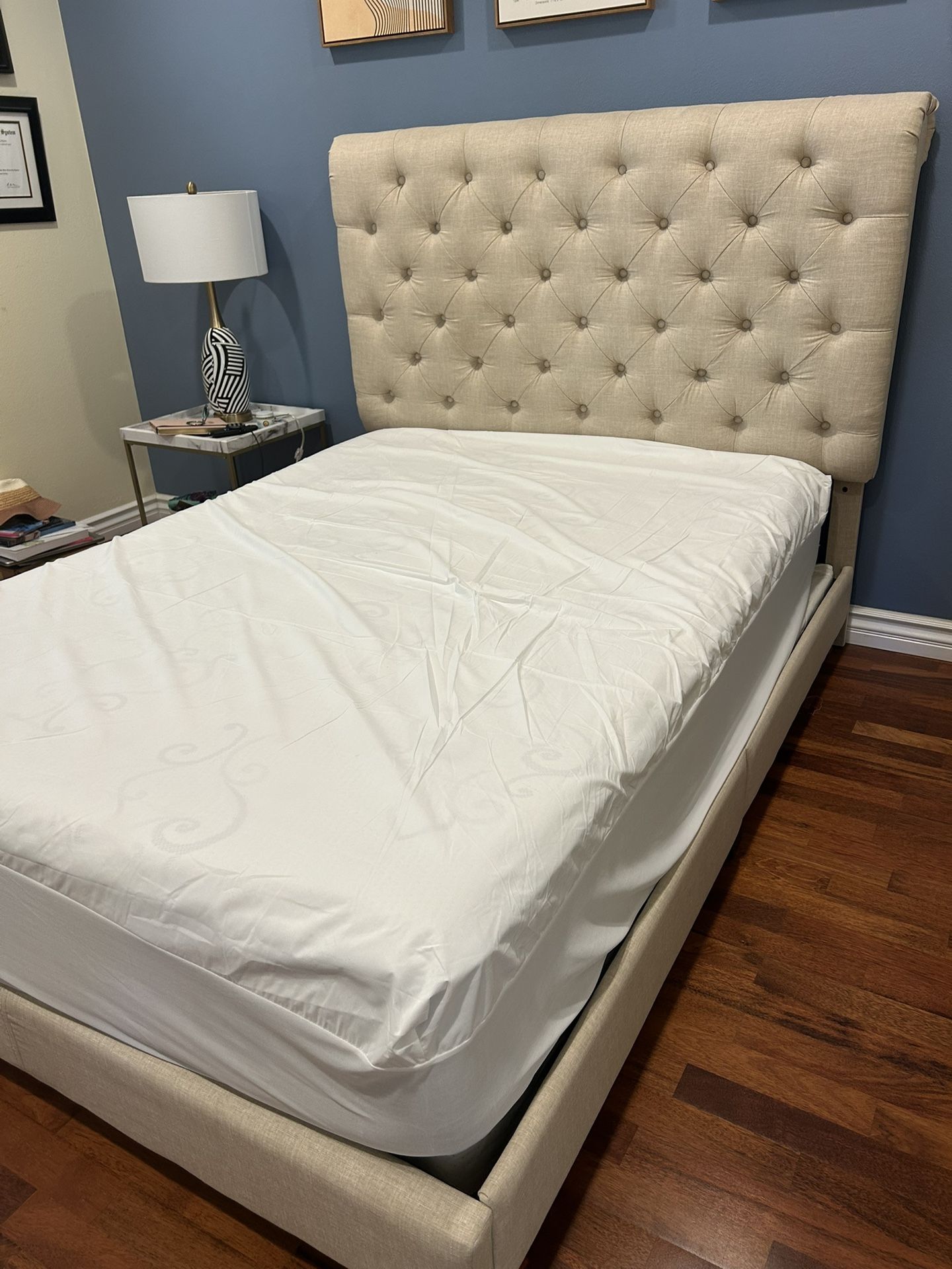 Cream Tuft Full Size Bed Frame With Bed