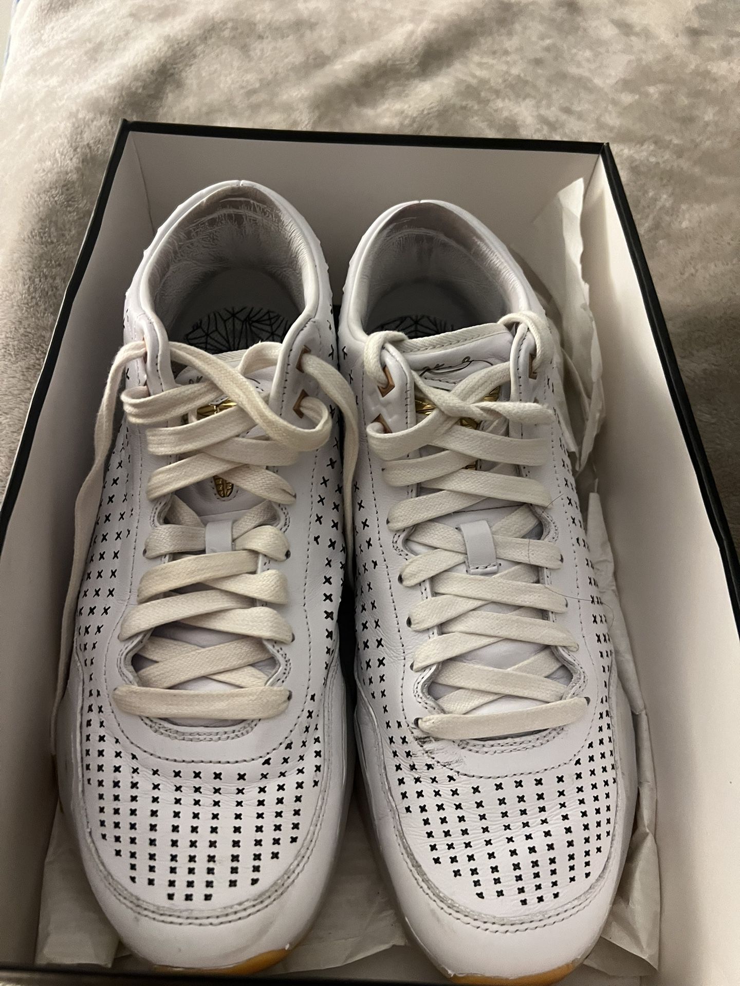Kobe Mid Ext White & Gold 11.5 Men’s