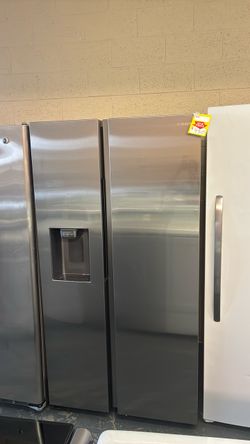 Like new Samsung stailenss steel refrigerator