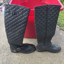 Woman’s Boots size 6