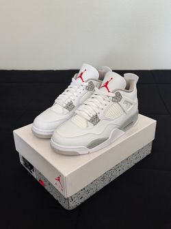 Size 9 Men Air Jordan 4
