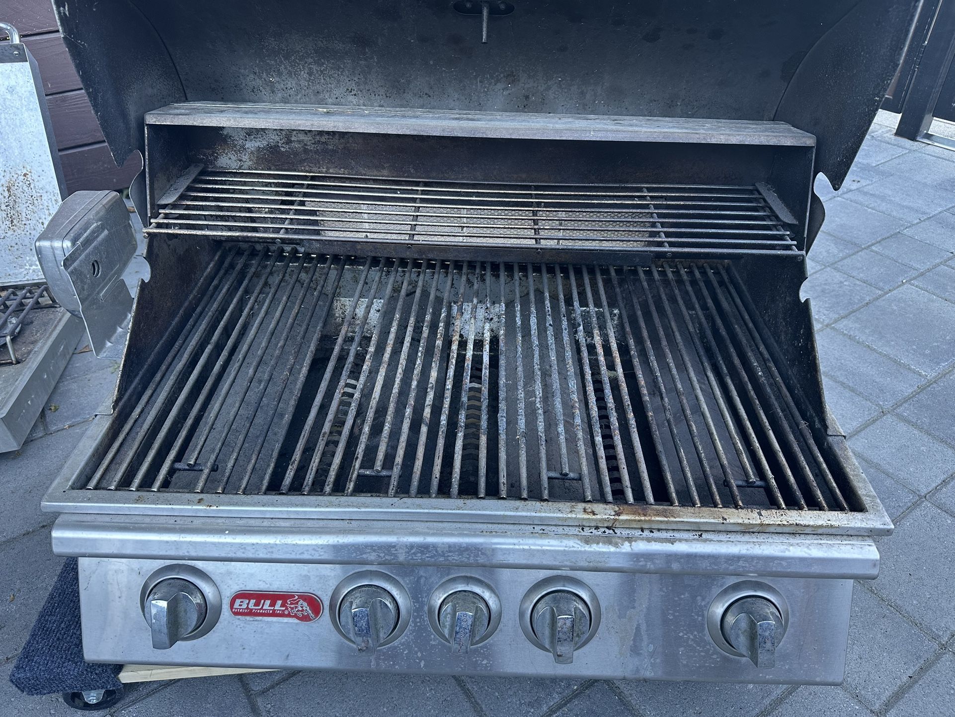Used Bull BBQ Angus 30-inch Built-In Grill - Drop-in unit for outdoor kitchen islands