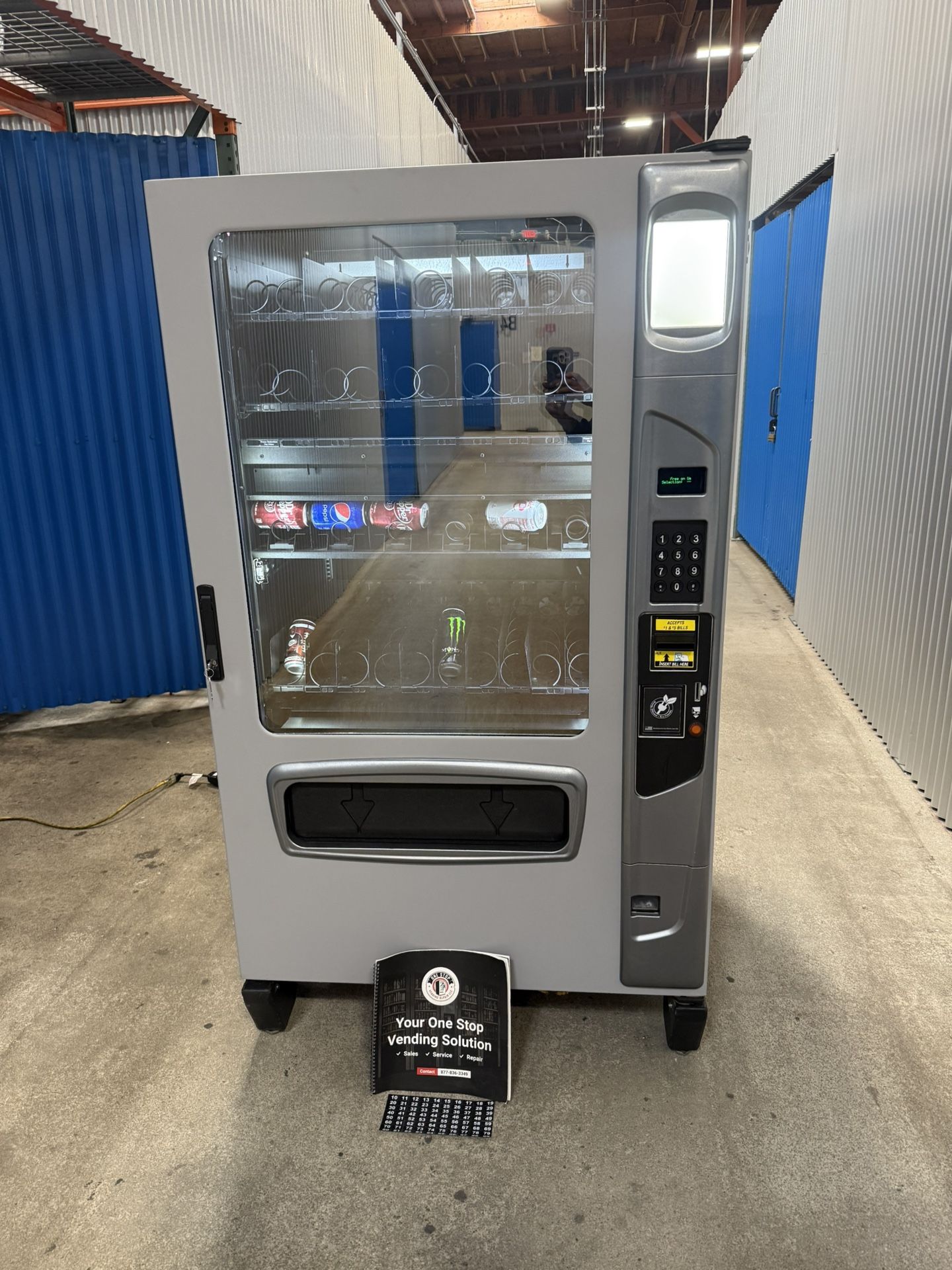 Wittern 3561 Combo Vending Machine With High Capacity Drink Tray