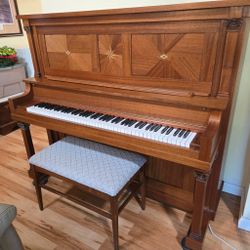 Upright Ellington Piano - Mahogany Veneer