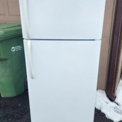 Frigidaire Fridge 