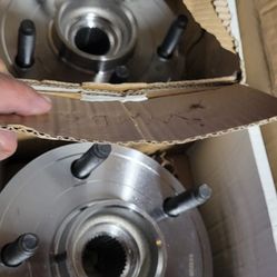 2005------2010 Dodg Dakota /  Mitsubishi Raider Front Wheel Bearing Hubs 