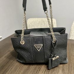 BLACK GUESS PURSE